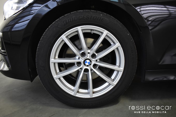 BMW 320d 48V Touring Business Advantage